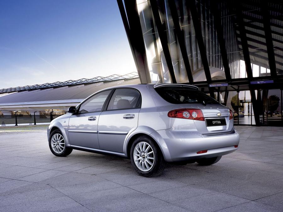  Chevrolet Optra5 2004 года  (фото 8 из 15)